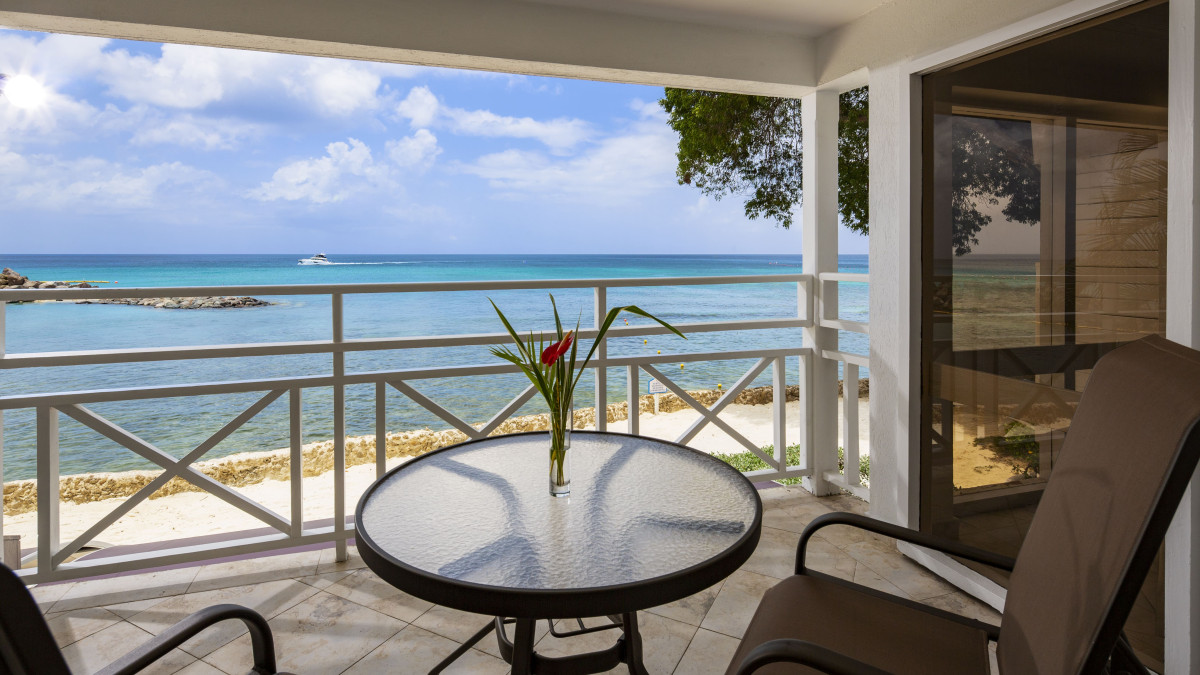 oceanview largebed balcony ret 2 min